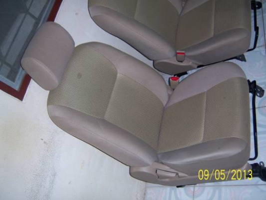 ขายเบาะ นิสสันนาวารา พร้อมราง