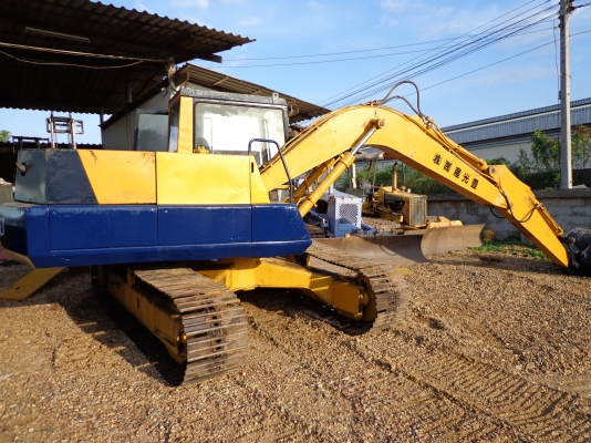 ขายรถแมคโคร KOMATSU PC 100-3 ติดต่อคุณยุทธิ์ โทร. 081-9870866 คณจิ๊ด โทร. 089-7949488