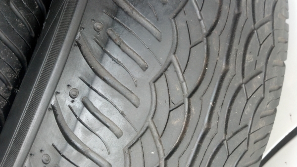 ยางกระบะขอบ ขนาด 225 65 17 ปี 10 สภาพสวยๆ ยางกระบะขอบ ขนาด 225 65 17 ปี 10 สภาพสวยๆ