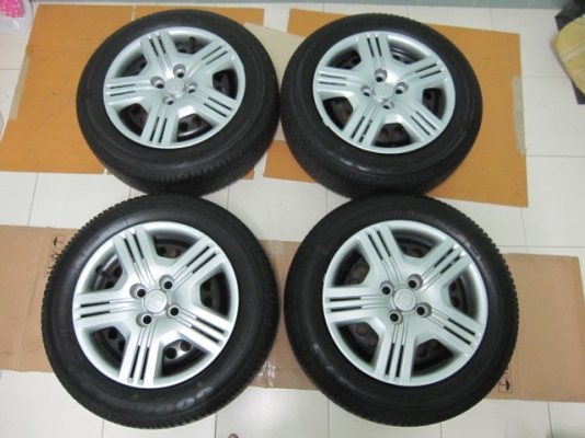 ขายยางพร้อมกะทะและฝาครอบรถ Jazz ป้ายแดง ขนาด 175/65R15 ยางปี 13