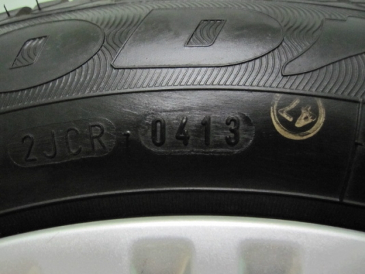 ขายยางพร้อมกะทะและฝาครอบรถ Jazz ป้ายแดง ขนาด 175/65R15 ยางปี 13