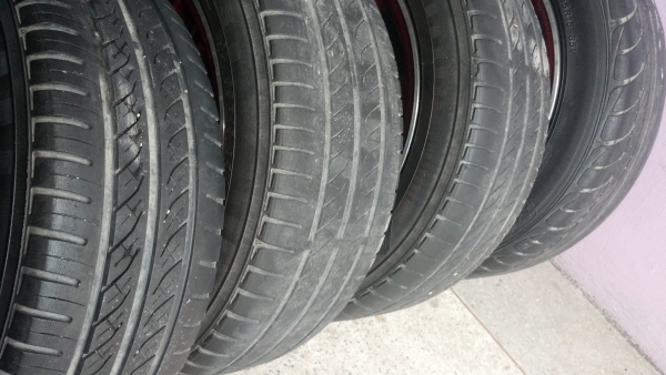 แม็ก 15 พร้อมยาง 195 55 15 ขนาด 4 รู 100 แม็ก 15 พร้อมยาง 195 55 15 ขนาด 4 รู 100