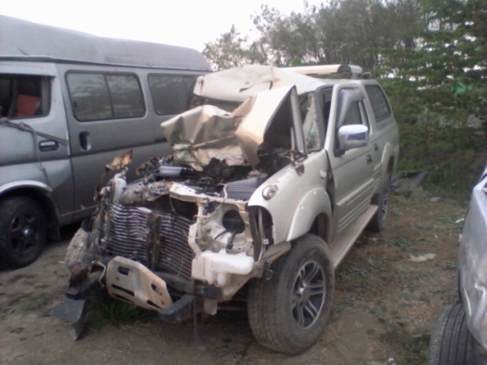 ขายด่วน FRONTIER สีน้ำตาล สี่ประตู ปี 2004 รถอุบัติเหตุ