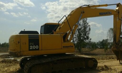 ขายรถแบคโฮ KOMUTSU PC200 รุ่น7 รถสมบูรณ์พร้อมใช้งานมีทะเบียน