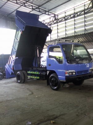 ขายรถหกล้อดั้มพ์ NPR 120 หน้าการ์ตูน เครื่องฝาดำ