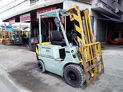 ขายรถยกมิตซูบิชิ 1.5 ตัน  เครื่องเบนซิน  เกียร์ออโต้ กระบอกคู่   เสาสูง 3 เมตร  พวงมาลัยเพาเว่อร์  สีเดิมจากนอก นำเข้าจากญี่ปุ่น ใช้งานได้ทันที