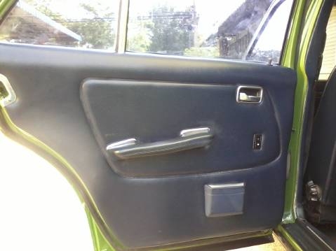 ลดราคาขาย เบนซ์ 230E W123 ปี 1988 เครื่อง J เกียร์ ออโต้ ทำสีมาใหม่เอี่ยมไม่ถึง 2 อาทิตย์