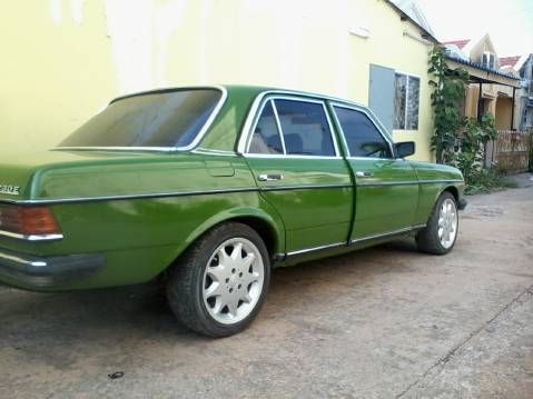 ลดราคาขาย เบนซ์ 230E W123 ปี 1988 เครื่อง J เกียร์ ออโต้ ทำสีมาใหม่เอี่ยมไม่ถึง 2 อาทิตย์