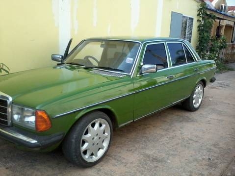 ลดราคาขาย เบนซ์ 230E W123 ปี 1988 เครื่อง J เกียร์ ออโต้ ทำสีมาใหม่เอี่ยมไม่ถึง 2 อาทิตย์