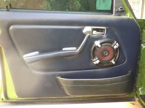 ลดราคาขาย เบนซ์ 230E W123 ปี 1988 เครื่อง J เกียร์ ออโต้ ทำสีมาใหม่เอี่ยมไม่ถึง 2 อาทิตย์