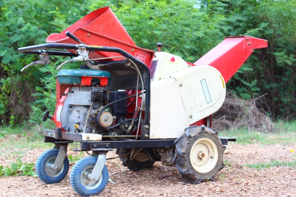 เครื่องย่อยกิ่งไม้มีเกียร์เดินหน้าถอยหลัง+วีดีโอ เครื่องย่อยกิ่งไม้มีเกียร์เดินหน้าถอยหลัง+วีดีโอ