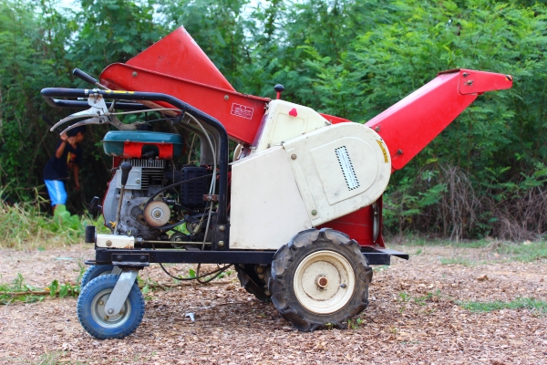 เครื่องย่อยกิ่งไม้มีเกียร์เดินหน้าถอยหลัง+วีดีโอ เครื่องย่อยกิ่งไม้มีเกียร์เดินหน้าถอยหลัง+วีดีโอ