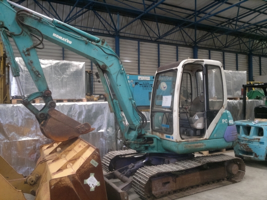 รถขุดเล็ก KOMATSU PC40-7 มีไลน์หัวเจาะ แทร็กเหล็ก สภาพดี ใช้งานได้เลย รถนอกนำเข้าจากญี่ปุ่น ไม่เคยใช้ในไทย ติดต่อ มานะ 085-9049669