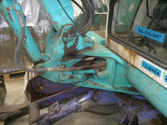 รถขุดเล็ก KOMATSU PC40-7 มีไลน์หัวเจาะ แทร็กเหล็ก สภาพดี ใช้งานได้เลย รถนอกนำเข้าจากญี่ปุ่น ไม่เคยใช้ในไทย ติดต่อ มานะ 085-9049669