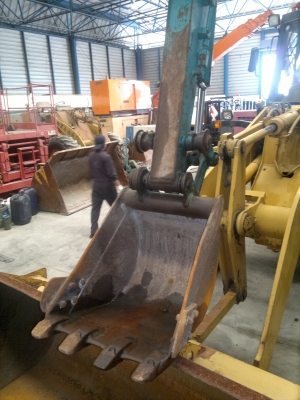 รถขุดเล็ก KOMATSU PC40-7 มีไลน์หัวเจาะ แทร็กเหล็ก สภาพดี ใช้งานได้เลย รถนอกนำเข้าจากญี่ปุ่น ไม่เคยใช้ในไทย ติดต่อ มานะ 085-9049669