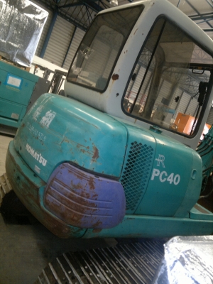 รถขุดเล็ก KOMATSU PC40-7 มีไลน์หัวเจาะ แทร็กเหล็ก สภาพดี ใช้งานได้เลย รถนอกนำเข้าจากญี่ปุ่น ไม่เคยใช้ในไทย ติดต่อ มานะ 085-9049669
