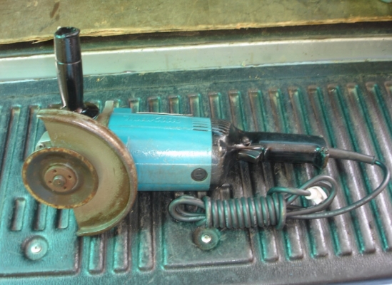 ขายเครื่องเจียรไฟฟ้า ยี่ห้อ makita รุ่น 9607NB ขนาด 7" 1800 วัตต์