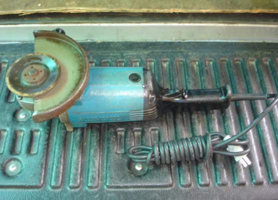 ขายเครื่องเจียรไฟฟ้า ยี่ห้อ makita รุ่น 9607NB ขนาด 7" 1800 วัตต์