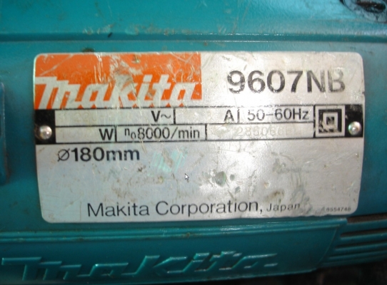 ขายเครื่องเจียรไฟฟ้า ยี่ห้อ makita รุ่น 9607NB ขนาด 7" 1800 วัตต์