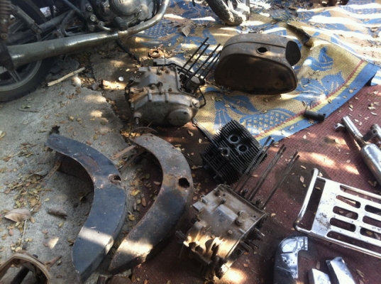 ขายโครงc95 พร้อมอุปกรณ์ ขาดเป็นบางชิ้น ถูกๆ มีเครื่องให้ 1 ลูก 0918759329 0819884773