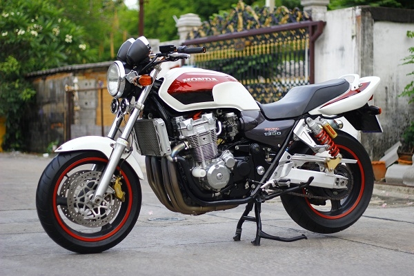 ขาย super 1300 สวยๆสักคัน  ทะเบียนแท้ สมอ. โอนขนส่ง