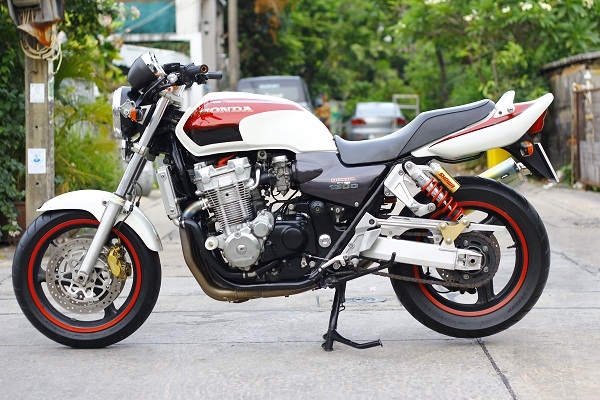 ขาย super 1300 สวยๆสักคัน  ทะเบียนแท้ สมอ. โอนขนส่ง