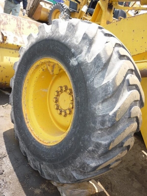 รถตักล้อยาง KOMATSU 510 รอนำเข้าครับ รถสวยจริงๆ ราคาถูกสั่งจองก่อนได้ มานะ 085-9049669