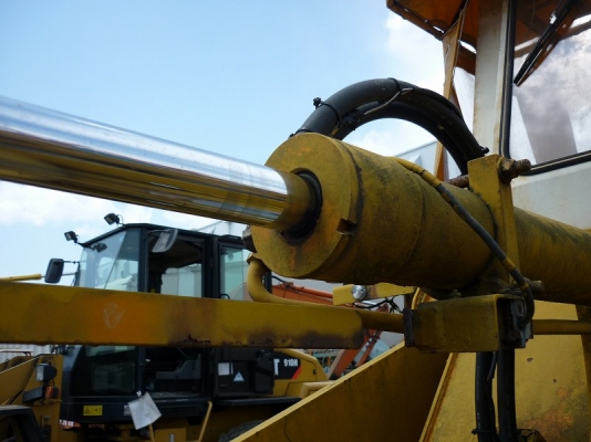 รถตักล้อยาง KOMATSU 510 รอนำเข้าครับ รถสวยจริงๆ ราคาถูกสั่งจองก่อนได้ มานะ 085-9049669