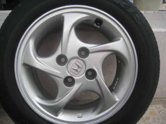 ขายล้อแม็ก Honda civic 14"x5.5" et45 4รู100+ยางปี 10 (081-3747940)