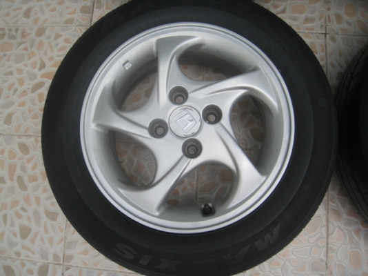 ขายล้อแม็ก Honda civic 14"x5.5" et45 4รู100+ยางปี 10 (081-3747940)
