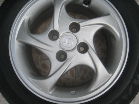 ขายล้อแม็ก Honda civic 14"x5.5" et45 4รู100+ยางปี 10 (081-3747940)