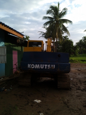 ต้องการขายรถแบ็คโครKOMUZZU PC 100-3