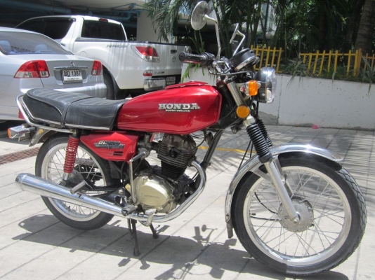 ด่วน !...Honda GL-100 (5เกียร์)ทบ.โอน เดิมแท้สมบูรณ์มาก ไฟจบ รถสวยลงตัวครับ กทม.