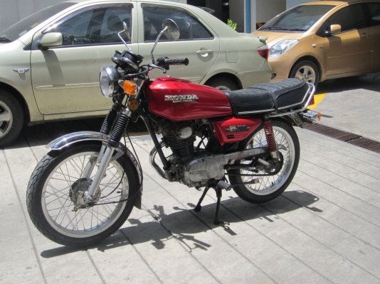 ด่วน !...Honda GL-100 (5เกียร์)ทบ.โอน เดิมแท้สมบูรณ์มาก ไฟจบ รถสวยลงตัวครับ กทม.