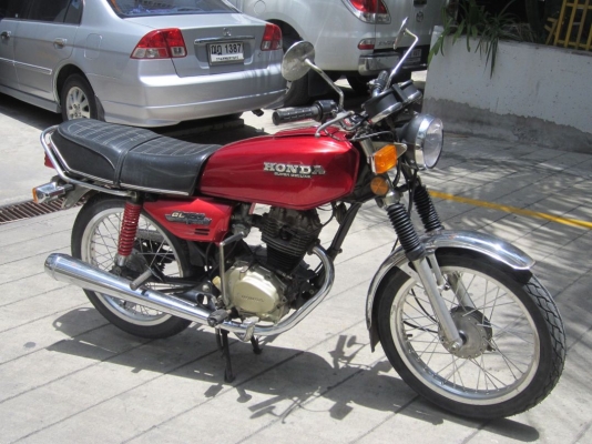 ด่วน !...Honda GL-100 (5เกียร์)ทบ.โอน เดิมแท้สมบูรณ์มาก ไฟจบ รถสวยลงตัวครับ กทม.