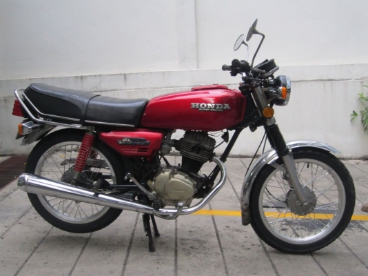 ด่วน !...Honda GL-100 (5เกียร์)ทบ.โอน เดิมแท้สมบูรณ์มาก ไฟจบ รถสวยลงตัวครับ กทม.