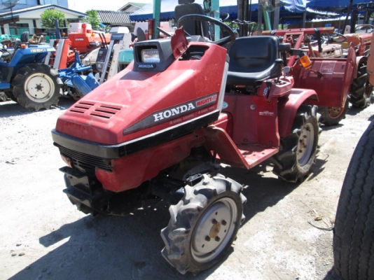 รหัส:13001173รถพรวนดินนั่งขับเครื่องยนต์เบนซิลGC05ขนาด11PS.สภาพสวยพร้อมโรตารี่สามารถถอดเข้าออกได้