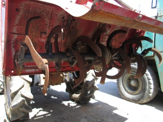 รหัส:13001173รถพรวนดินนั่งขับเครื่องยนต์เบนซิลGC05ขนาด11PS.สภาพสวยพร้อมโรตารี่สามารถถอดเข้าออกได้