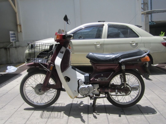 ขายราคาร้อนตังค์เลยครับ.. Honda c900 &lsquo;Custom&rsquo; สตาร์ทมือ สวยแบบเดิมๆ ล้อเงิน เครื่องดีมาก เล่ม+ชุดโอนครบครับ กทม.