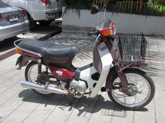 ขายราคาร้อนตังค์เลยครับ.. Honda c900 &lsquo;Custom&rsquo; สตาร์ทมือ สวยแบบเดิมๆ ล้อเงิน เครื่องดีมาก เล่ม+ชุดโอนครบครับ กทม.