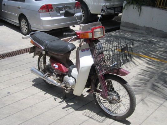 ขายราคาร้อนตังค์เลยครับ.. Honda c900 &lsquo;Custom&rsquo; สตาร์ทมือ สวยแบบเดิมๆ ล้อเงิน เครื่องดีมาก เล่ม+ชุดโอนครบครับ กทม.