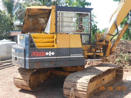 ขายรถแบคโฮ pc60-3 สภาพพร้อมใช้
