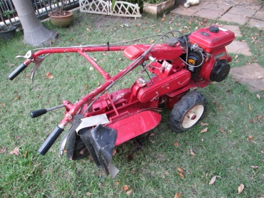 รหัส:13001133รถพรวนดินเดินตามเครื่องเบนชิลG510L(5.0ps)เป็นรุ่นกระทัดรัดชุดพรวนดินกว้าง40cm.www.nihonmono.com