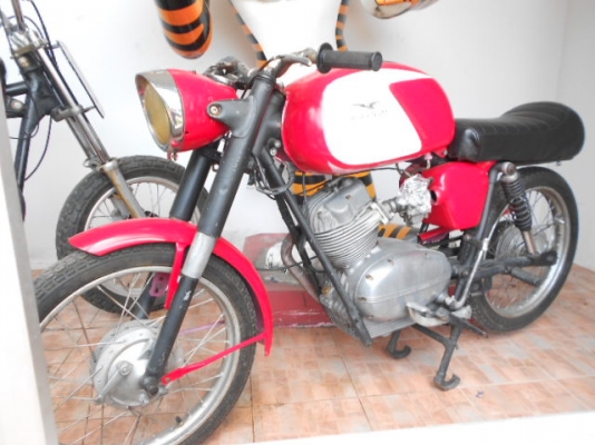 ขาย moto guzzi 50,000 บาท no book 089-8320100