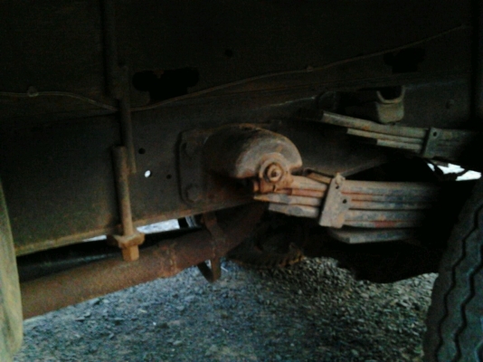 ISUZU KS 21 เครื่อง 165 HP 6BD1 กระบะคอกเหล็กความยาว 4.50 เมตร ช่วงล่างอย่างใหญ่คานหน้า F เฟืองท้าย F ครบพร้อม เครื่องแห้งแรงดีลงเล่มครบถูกต้อง หัวเก๋ง NPR 115 สภาพสวยภายในเก๋งคอนโซลครบพร้อม พวงมาลัยเพาเวอร์ ช่วงล่างคัชซีสวยไม่มีผุ ยาง 8.25 ขอบ 16 สภาพดี