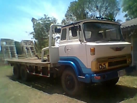 HINO KT 725 - 168 HP EH700 รถหางปลาสิบล้อ 2 เพลา มีหางไฮดรอลิกส์ขึ้นรถเกี่ยวครบพร้อมใช้งาน สามารถลากรถแบ็คโฮร PC 200 ได้เลยครับ เครื่องแน่นดี หัวเก๋งสีบางเดิมๆไม่มีผุภายในเก๋งคอนโซลสวยครบ พวงมาลัยเพาเวอร์ ช่วงล่างคัชซีสวยไม่มีดาม ยางสภาพดี 70\% พร้อมใช้งาน