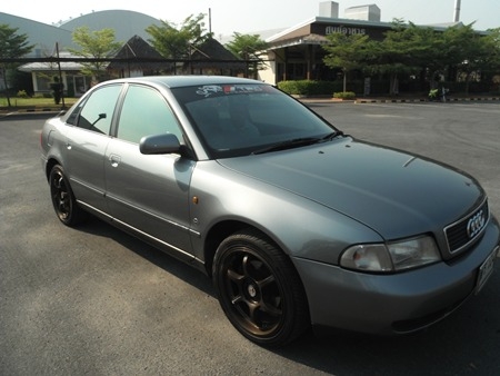 ขายรถสวยสภาพดี Audi Auto1.8 ไม่มีชนหนัก สีสันเต็ม สวย แม็ก 17" ยางใหม่ Airbag คู่ Abs เเอร์เย็น รถสวยสภาพดี ขายรถสวยสภาพดี Audi Auto1.8 ไม่มีชนหนัก สีสันเต็ม สวย แม็ก 17" ยางใหม่ Airbag คู่ Abs เเอร์เย็น รถสวยสภาพดี