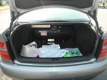 ขายรถสวยสภาพดี Audi Auto1.8 ไม่มีชนหนัก สีสันเต็ม สวย แม็ก 17" ยางใหม่ Airbag คู่ Abs เเอร์เย็น รถสวยสภาพดี ขายรถสวยสภาพดี Audi Auto1.8 ไม่มีชนหนัก สีสันเต็ม สวย แม็ก 17" ยางใหม่ Airbag คู่ Abs เเอร์เย็น รถสวยสภาพดี