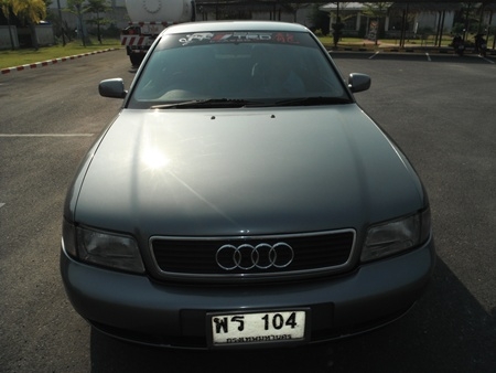 ขายรถสวยสภาพดี Audi Auto1.8 ไม่มีชนหนัก สีสันเต็ม สวย แม็ก 17" ยางใหม่ Airbag คู่ Abs เเอร์เย็น รถสวยสภาพดี ขายรถสวยสภาพดี Audi Auto1.8 ไม่มีชนหนัก สีสันเต็ม สวย แม็ก 17" ยางใหม่ Airbag คู่ Abs เเอร์เย็น รถสวยสภาพดี