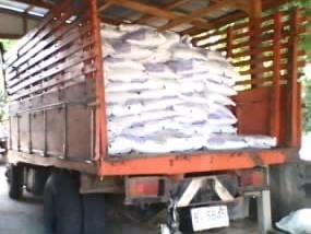 HINO KL 185 HP HO7C รถบรรทุก 6 ล้อ กระบะเหล็กคอกไม้ความยาว 5 เมตรสภาพสวย เครื่องแน่นแรงดีมากๆ หัวเก๋งสีบางเดิมๆไม่่มีผุ ภายในเก๋งคอนโซลสวยครบ พวงมาลัยเพาเวอร์ ช่วงล่างคัชซีไม่มีบวม ยาง 9.00 ขอบ 20 สภาพดีประมาณ 70\% พร้อมใช้งาน เอกสารทะเบียนภาษีครบพร้อมโอน HINO KL 185 HP HO7C รถบรรทุก 6 ล้อ กระบะเหล็กคอกไม้ความยาว 5 เมตรสภาพสวย เครื่องแน่นแรงดีมากๆ หัวเก๋งสีบางเดิมๆไม่่มีผุ ภายในเก๋งคอนโซลสวยครบ พวงมาลัยเพาเวอร์ ช่วงล่างคัชซีไม่มีบวม ยาง 9.00 ขอบ 20 สภาพดีประมาณ 70\% พร้อมใช้งาน เอกสารทะเบียนภาษีครบพร้อมโอน